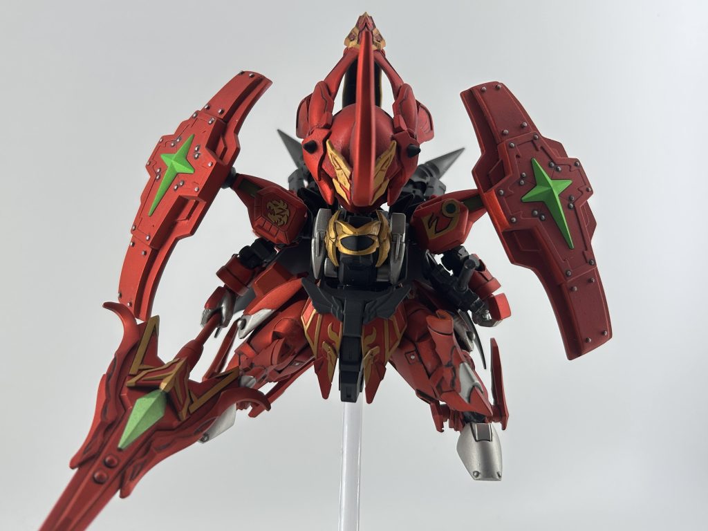 正面から。デカい盾と槍がハッタリ効いててかっこよい