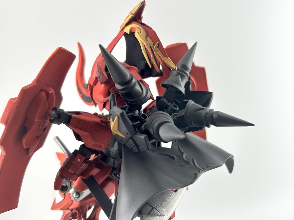 背中にはこう付いてます。あ、刀は左のスカートにマウント出来ます。ネオジムパワー。