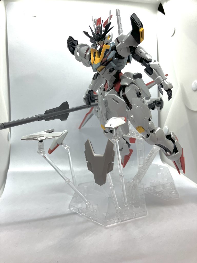 また移動しながらビットを駆使して戦闘を有利にすることもできるこれにより高速移動しながら攻撃、防御等多種多様な戦闘も可能となっている