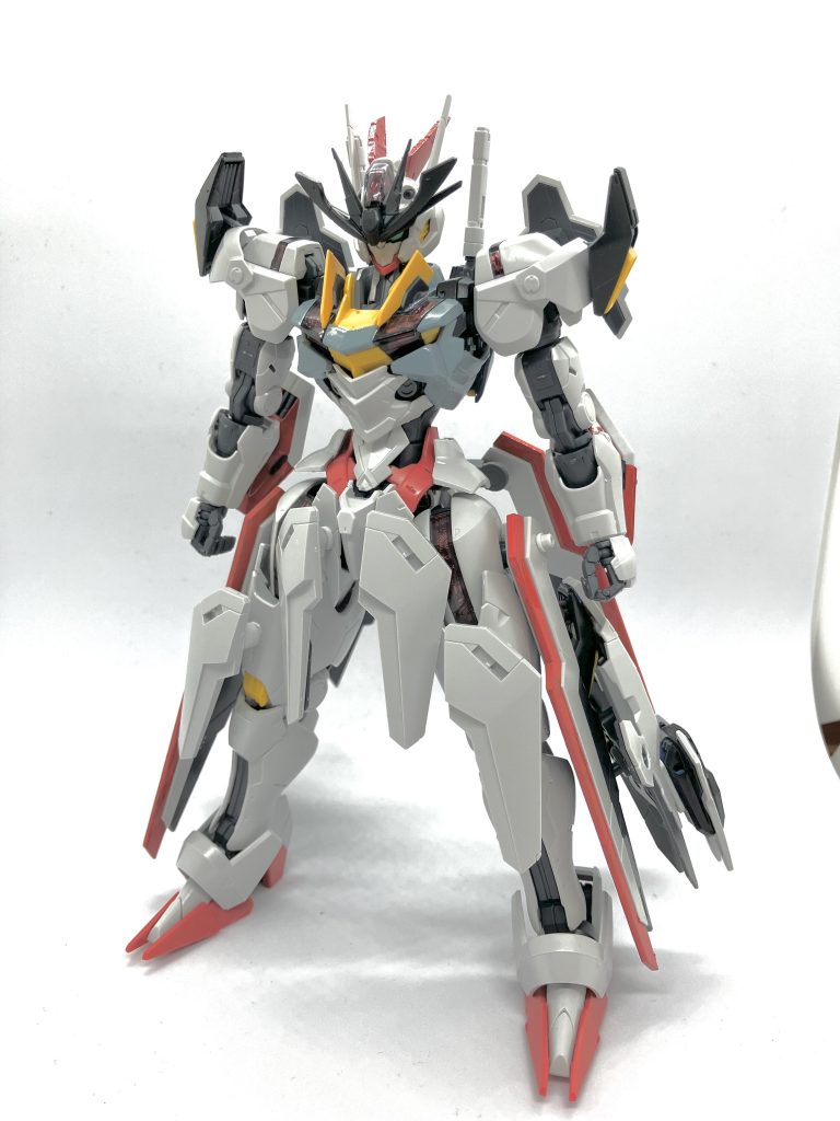 ガンダムキャリバーンネオ(モードクイーン)ガンビットが主にキャリバーンネオの下半身に集中した防御特化形態ビーム攻撃、物理攻撃等様々な攻撃を防ぐことができる