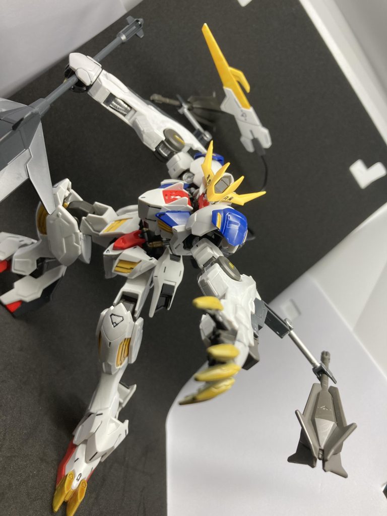 複腕展開、アーム部分に銀塗装( ´ ▽ ` )スグミのルプスさんから拝借したツインメイスを装備。全てがデカイガンダムっすよね(*゚▽゚*)