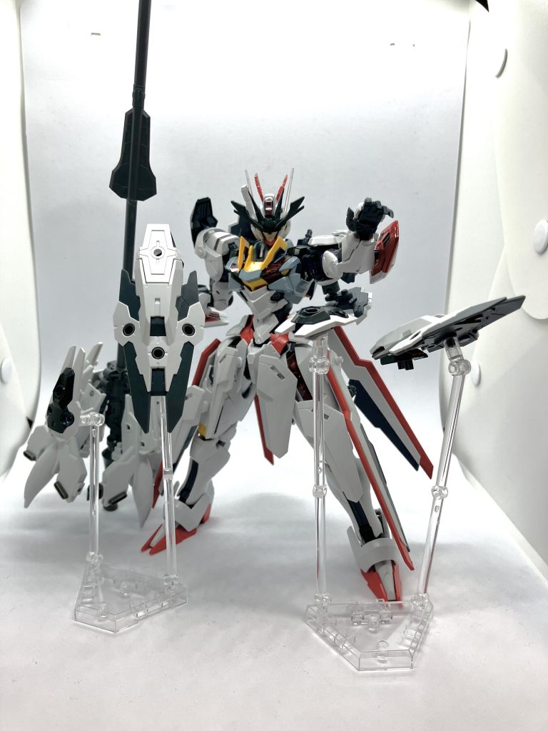 またキャリバーンネオにも勿論ガンダム特有のパーメットスコアが搭載されているただしキャリバーンは搭乗者パイロットの安全を考え時間制限が掛けられてるその時間は約60秒この限られた時間だけパーメットスコア1〜5まで使用することができるのだただしこの時間が過ぎると機体は強制停止してしまうしかしガンビットそのものはAIで遠隔操作で動かせる為味方の援護がくるまで持ち堪えることができる