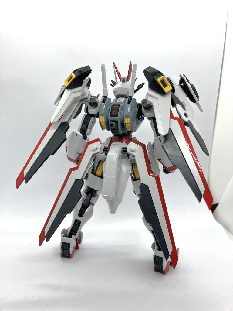 また機動力も上がっている為宇宙、空中での戦闘では高機動による超高速戦闘を可能にしているその姿は時に妖精時にマントを纏った騎士と様々な姿に見えるとされている