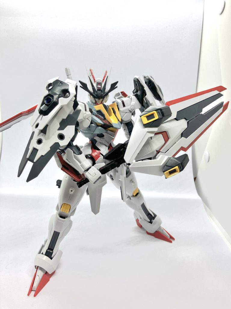 ガンビット巨大剣エクスガンビットが集まり巨大な大剣になった形態攻防一体の戦法を行うことが可能でパーメットスコアを上げた状態で使用するとパーメット粒子を纏った刃に構成し敵機体そのものを粒子化させることができる