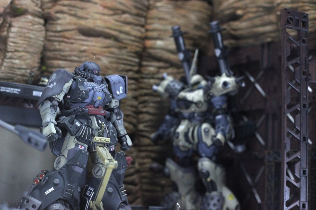 こちらはその前のケンプファーと共に。下からアオリめの画角、いいですねぇジオラマについては(確か)ケンプファーの記事で色々書いてますので気になる方はご覧ください。