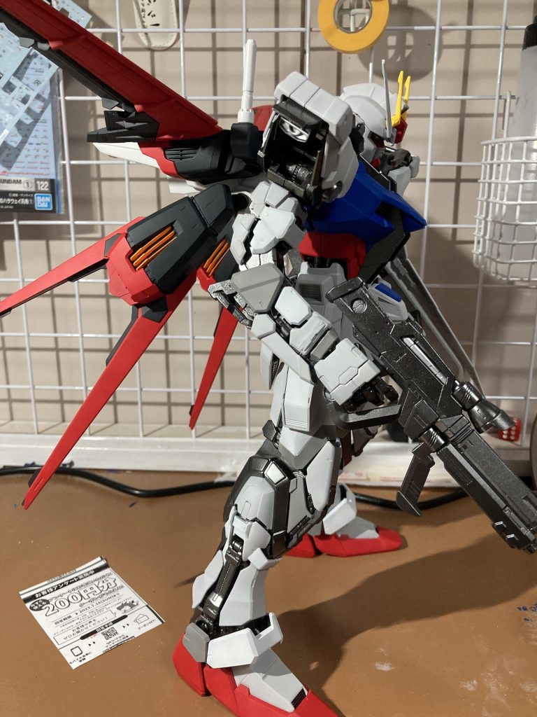 エールストライカー自体クッソでかいのでストライクに取り付けた状態での撮影です以下ポージングです