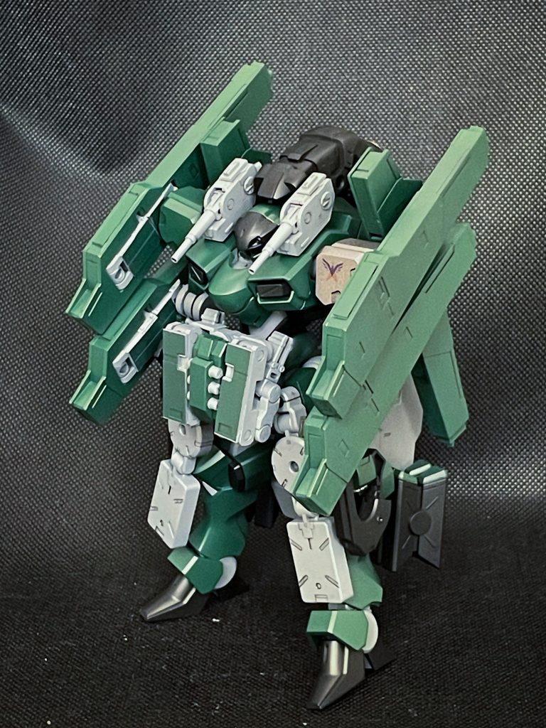 小口径ビーム砲胴体上部に装備された固定武装。砲身がある程度可動する為広い面積をカバーできる。