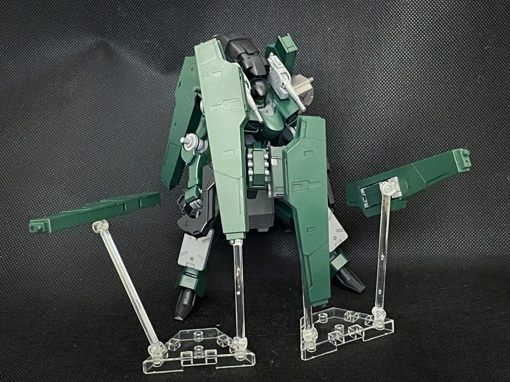 コンテナビット地雷用の爆弾が搭載されたコンテナ型ビット。先端を地面に突き刺し地雷を設置する機構を保つ。ビット自体に高い防御力があるので盾型ビットとしての運用も想定されている。