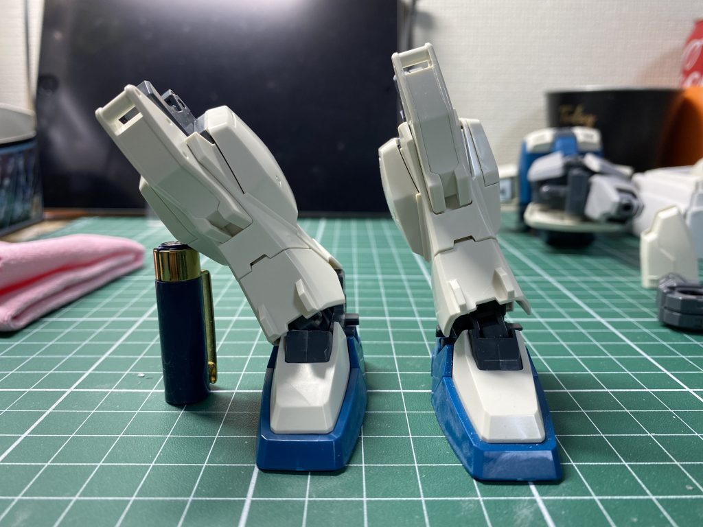 足首のガードは踵側から接続だったので思い切ってサイドを切り落としてます見た目に影響なくめちゃくちゃ可動範囲広がります