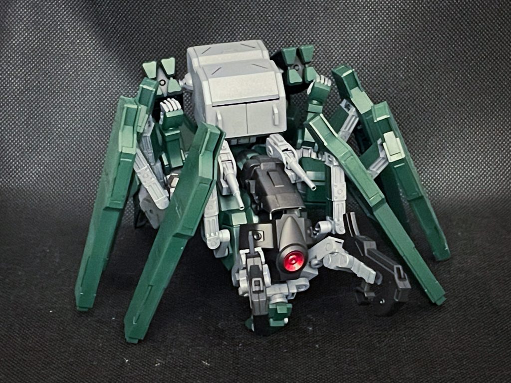 作業用サブアームによる工作作業にも対応しているため、作戦によってはこちらがメインで活動する事も少なくない