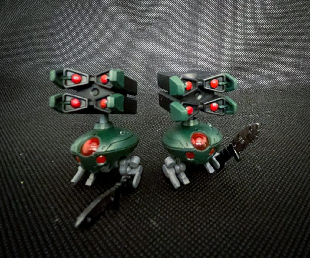 作業用ドローン兵大型コンテナに収納されている工作作業用兵器。簡易的ではあるがチェーンナイフと小型ビームガンが装備されている上、アタッチメントにミサイルランチャーを接続し遠隔で発射も可能。