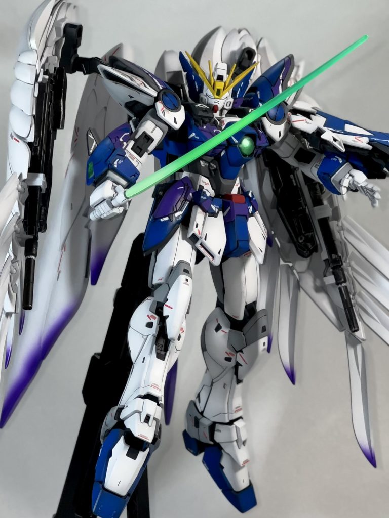 ビームサーベルもグラデーション塗装、結構上手くいきました。