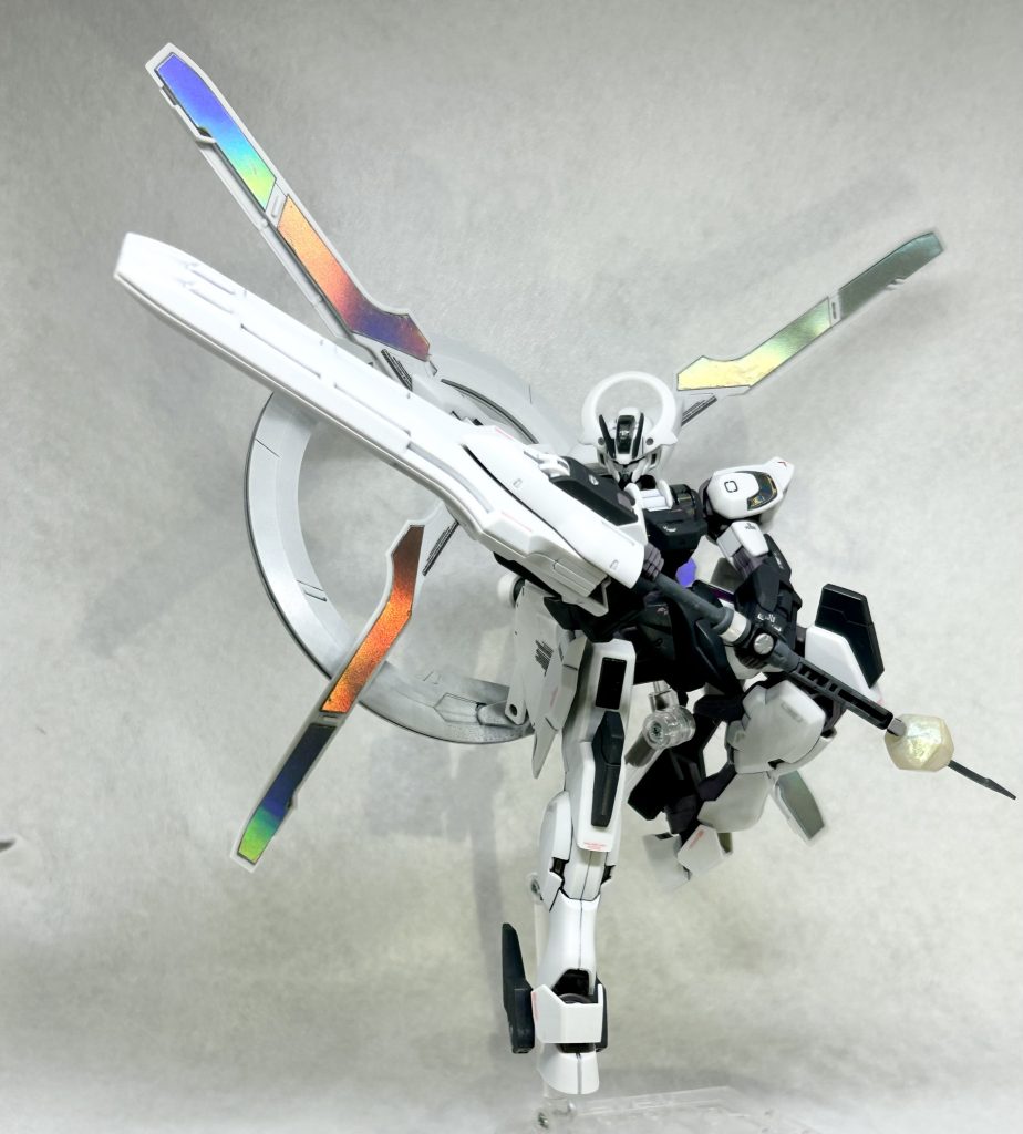 近接戦闘形態<キャスト・ブレイカー>キャストライフルを軸に4枚の攻撃用キャスターと2枚の防御用キャスターを組み合わせて大剣として使用する近接戦闘形態。シュバルゼッテでいうガーディアン・シース形態にあたります。柄が長くなった分魔法使いの箒のようでもありますね。キャリバーンと対比的でちょっとエモいです。