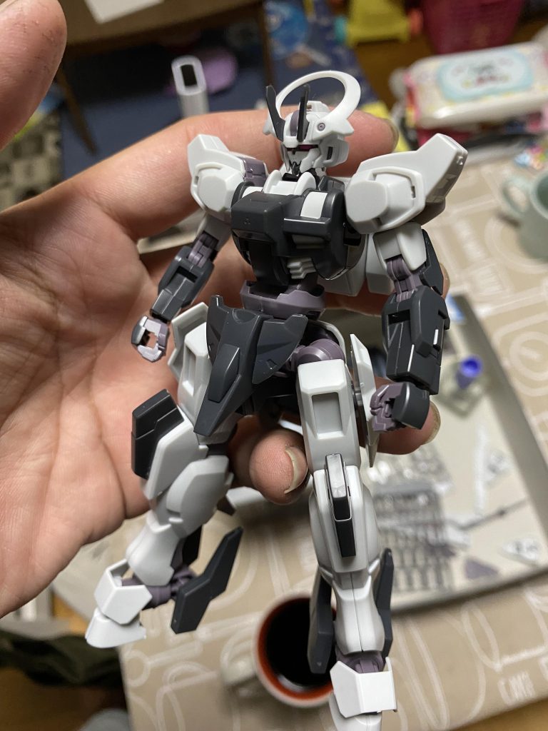 今回は胴を弄って背を伸ばしただけにしました。イメージが結構変わるのでおすすめです」(。Д。」)