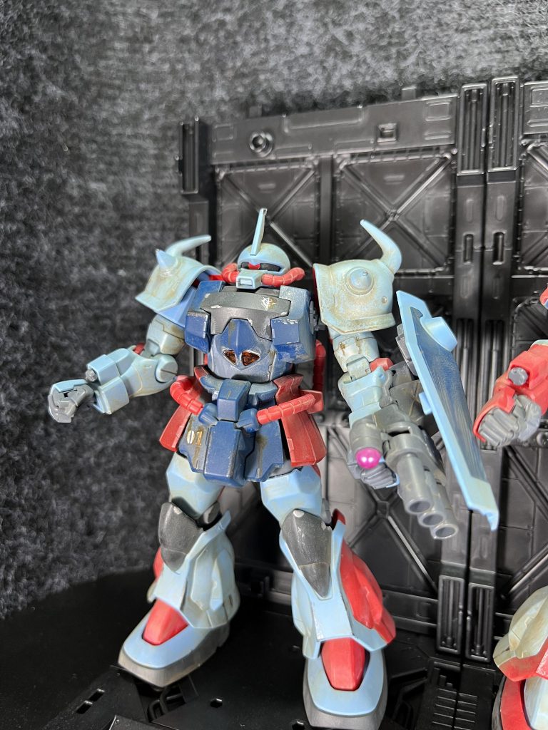 1号機は、水色ベースに赤を差し色としました。通称:ターコイズレッド。