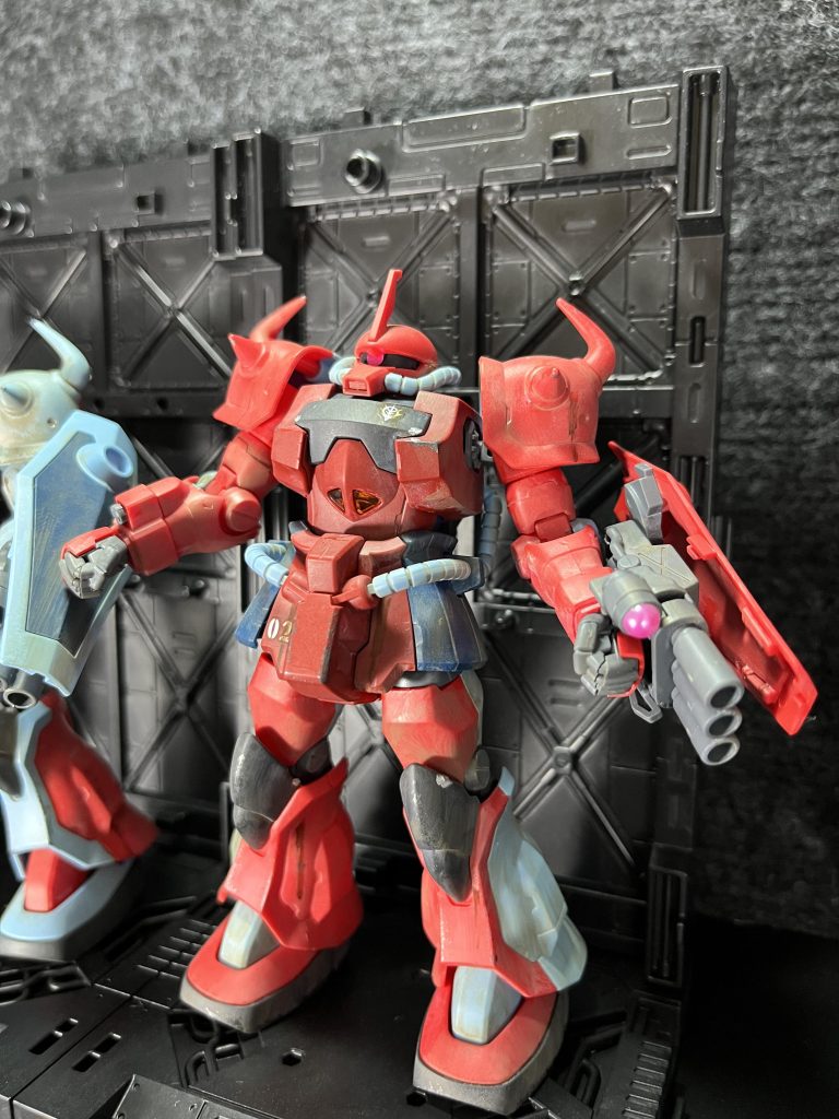 2号機は、赤色ベースに青を差し色としました。通称:クリムゾンブルー。