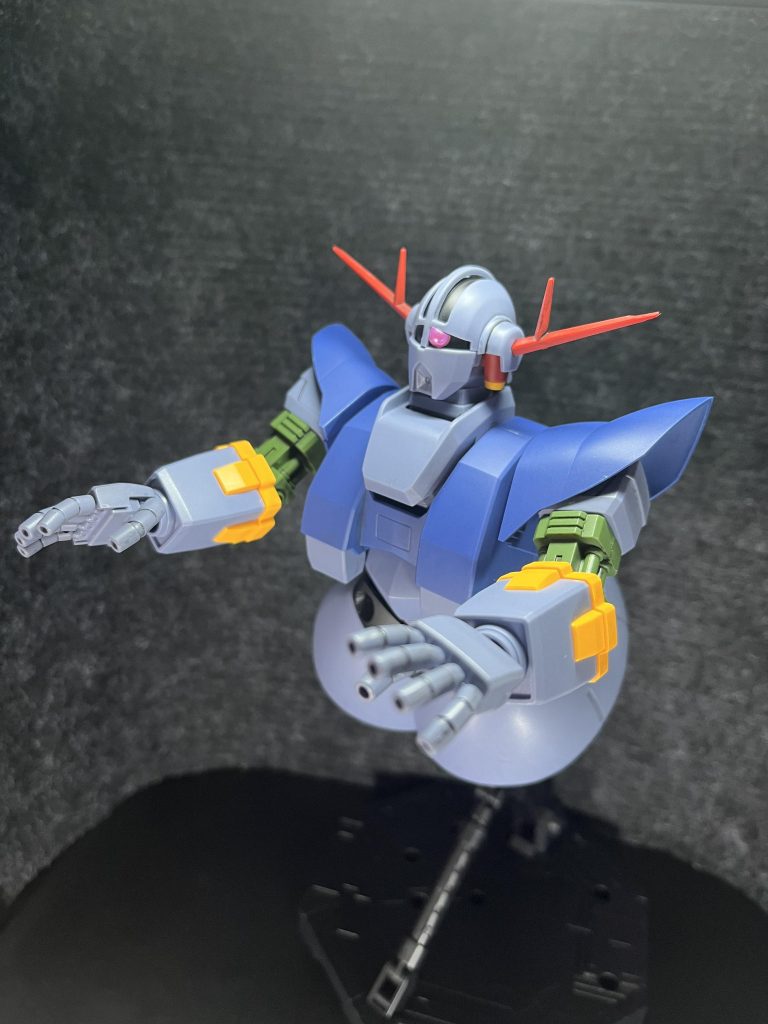 他のHGと比べて、全体的に大きめです。パーツは大きいけど、数は少なかったので、サクッと組み立てられました。