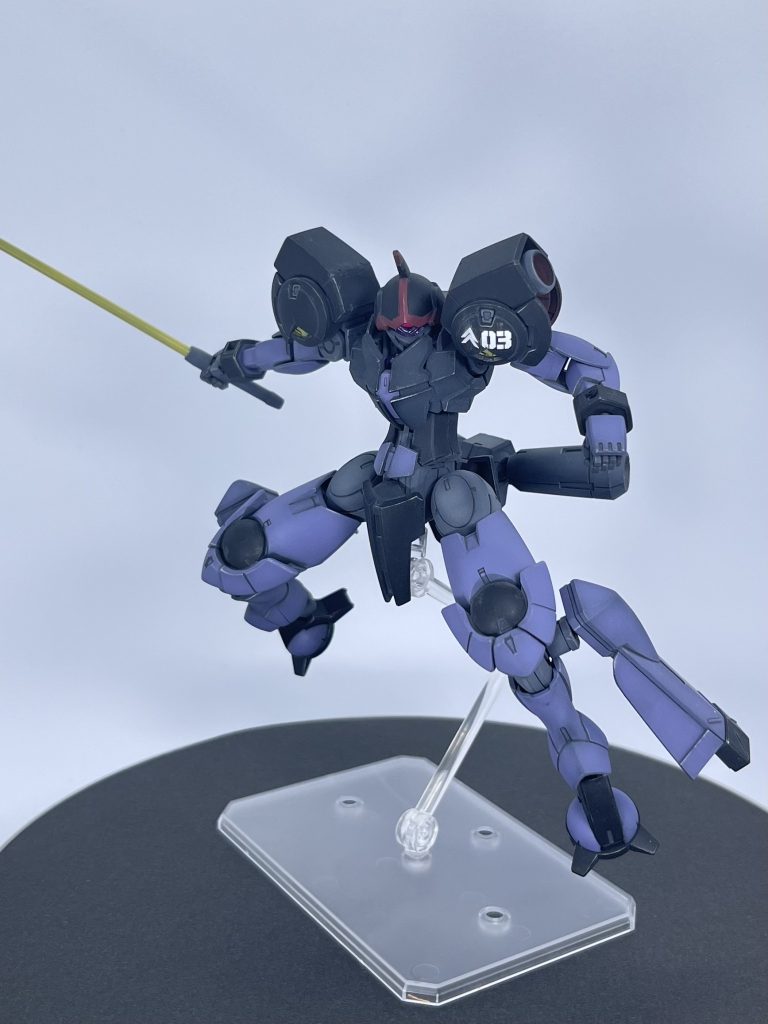 ヒートサーベルを構えて。