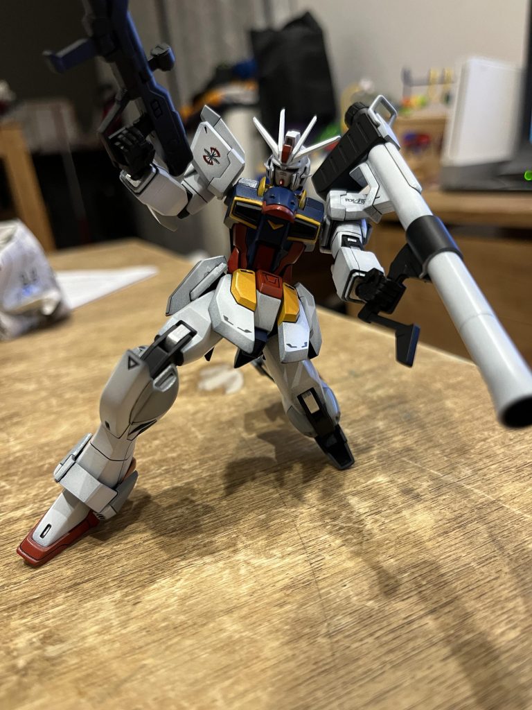 アンテナもイエローではなくホワイトに統一して、主人公機の雰囲気も増して個人的にはお気に入りの一体になりました。リバイブ版のインパルスとフリーダムはHGとは思えんくらいスタイルも良く、RGの購入も検討していましたが、こりゃ必要ないですね(笑)