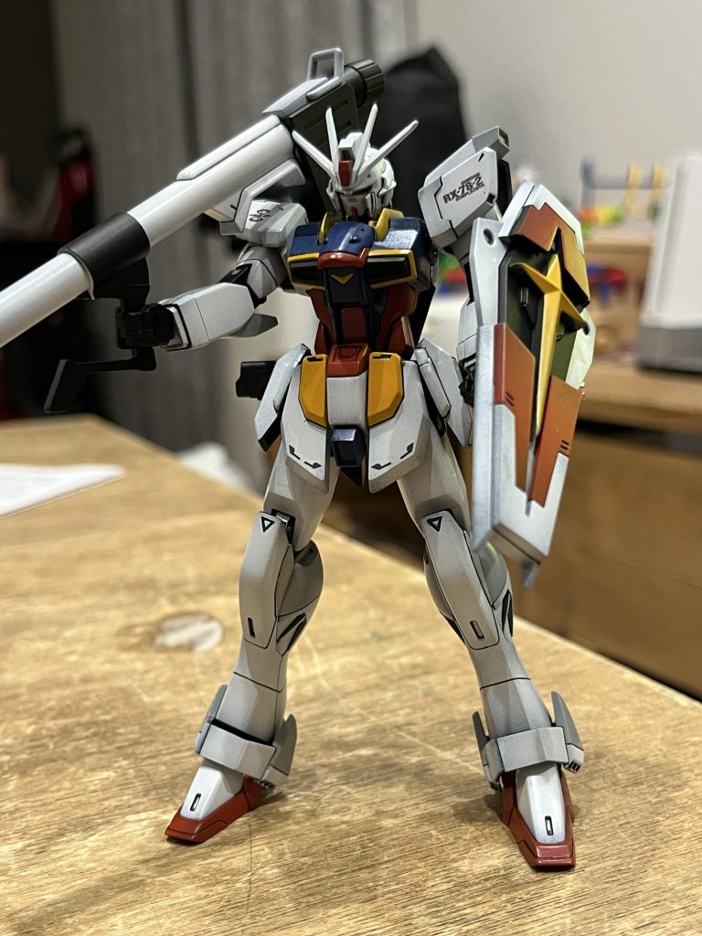 設定通りに塗装するのも面白くないので、今回はRX78からバズーカも頂戴してアムロ感漂うインパルスにしました。