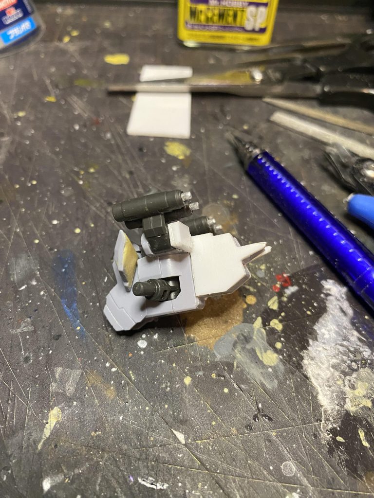 リアスカートは切り離して角度調整しています。