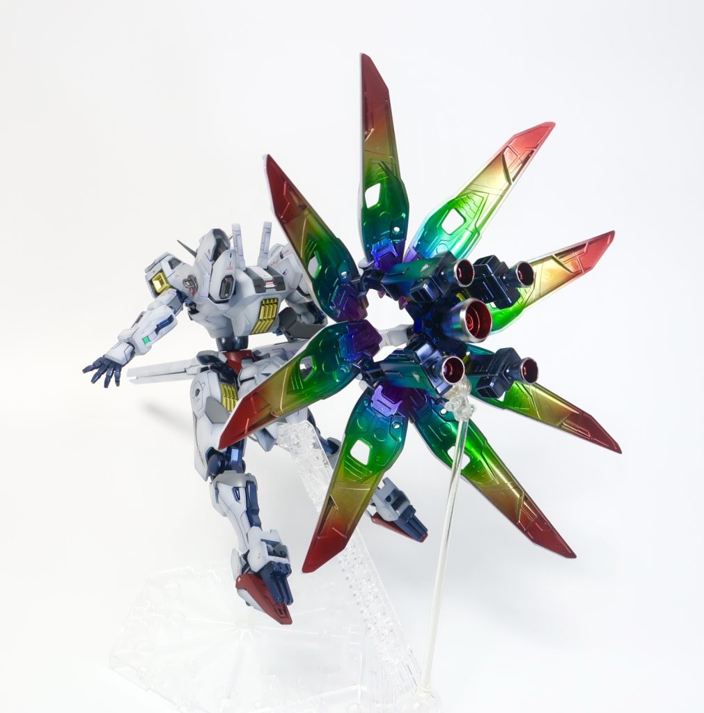 本作の目玉であるバリアブルロッドライフル。大型化したら良さそう→どうせなら枚数増やして花にしてしまえ！の経緯を辿りました。女性主人公が乗るガンダムなので花のモチーフがマッチしているのではと自負しております