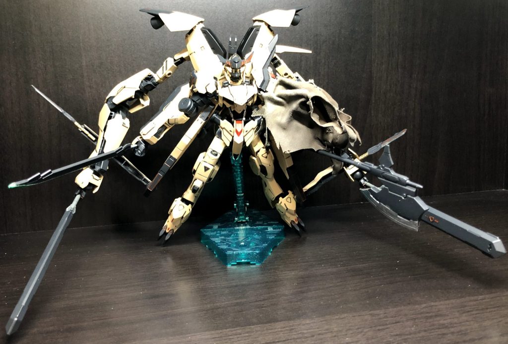 サイドアーマーのサブアームも合わせて6本腕!ガンダムマルコシアスのあのシーンをイメージしました!