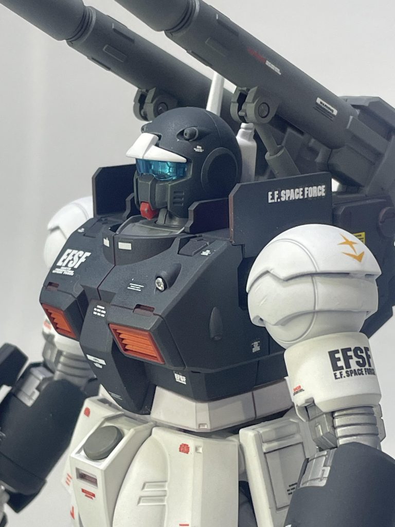 最初仮組をした際、旧HGのマッシブ感、リバイブ版HGのスタイリッシュ感とはまた違う、重装感をドアン版には感じまして、今回ガンキャノンⅡカラーを選んでみました。案外しっくりくるのではないでしょうか。