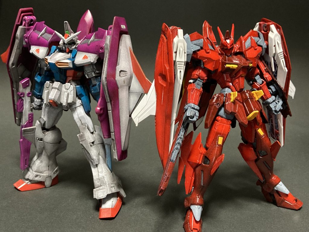 以前作ったプレバンのHGエルオーブースターとの比較。脚の延長が効いてスタイリッシュになってくれたかな( * ◜ω◝ )塗装が上手くいってくれて満足満足です♨️