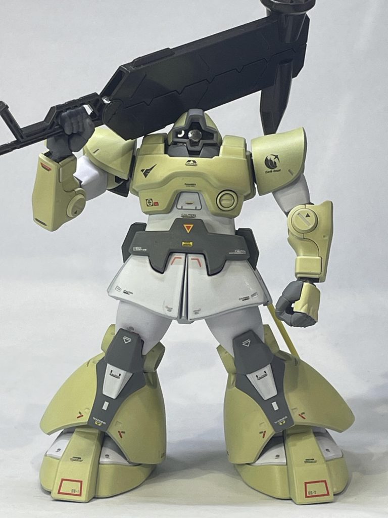 本来なら大型ビームライフルを装備させるべきなのですが、今回はガルバルディリベイクの鈍器を流用しました。劇中直接殴っているシーンは無かったのに何故だろう、不思議としっくりきます。