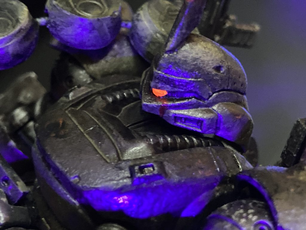 モノアイは蛍光カラーを塗っています。