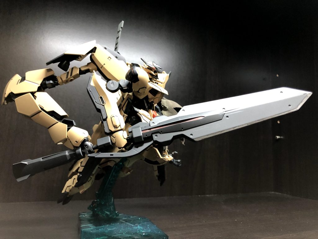 そしてルプスといえばヴァルキュリアバスターソード!サブアームの保持によって機体の安定性を保ちつつ、破壊力を最大限に生かす事が可能です。