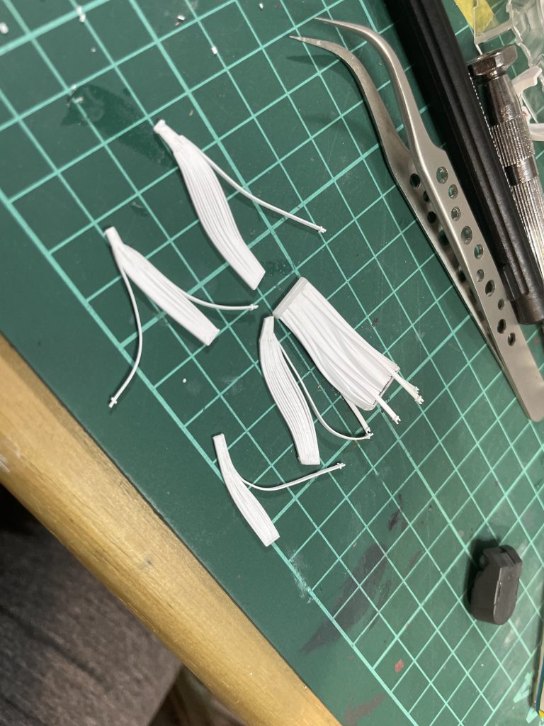 コード先端裏表にディテールを追加してます。