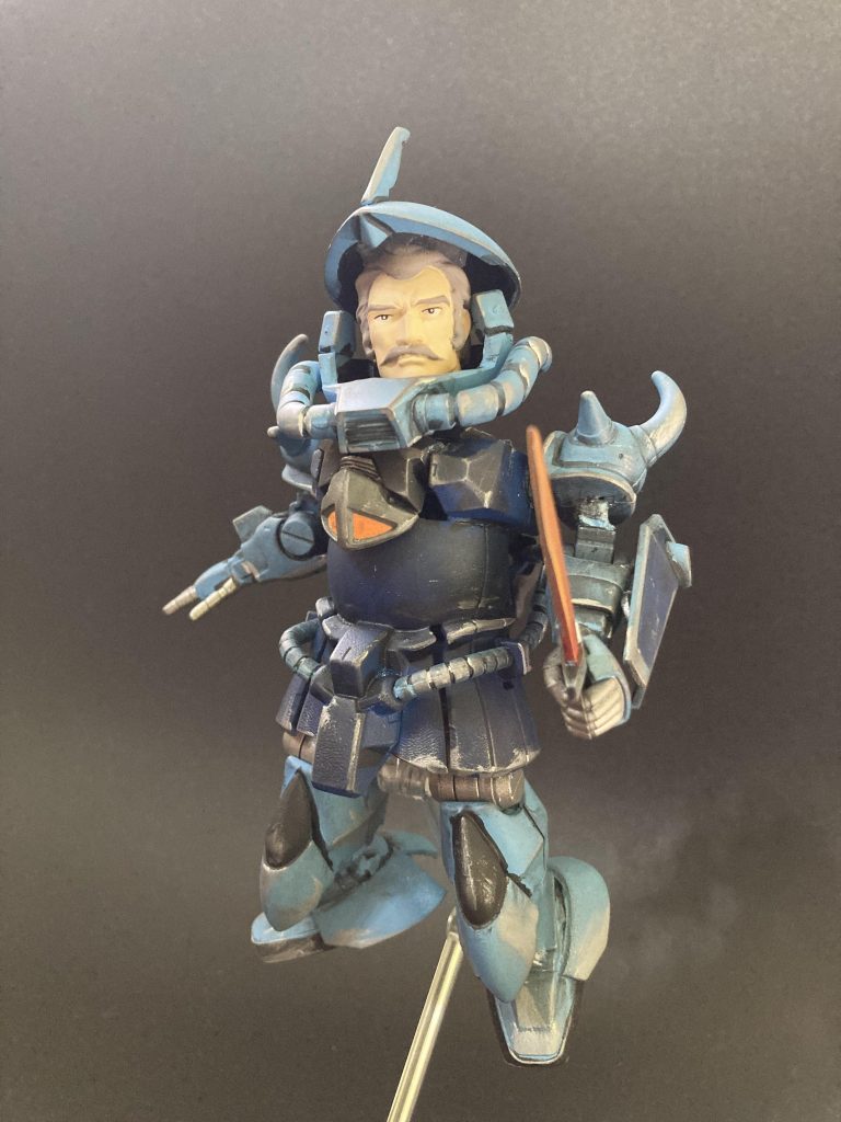 青い巨星、ランバ・ラル大尉がグフ風スーツを着た感じをSDキットにて表現してみました。