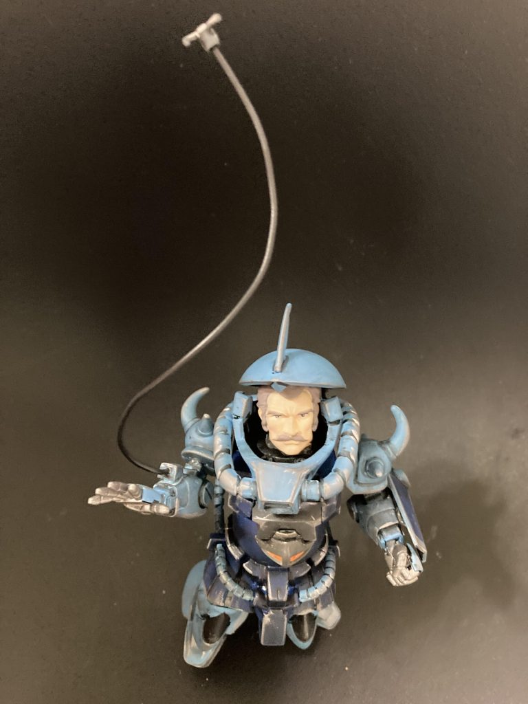 ヘッドキャップが浮かない様に強めのウェザリングと劇場版イラスト風にホワイトのハイライトを強調しました。