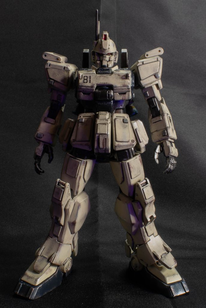 頭部アンテナと太もも、脚にかけてのラインがこだわり。