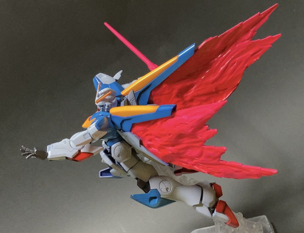 今回、とらせたいポーズを先に決めてから制作致しました。ゲート跡と目立つヒケを磨いてグラデーション塗装にて仕上げました。