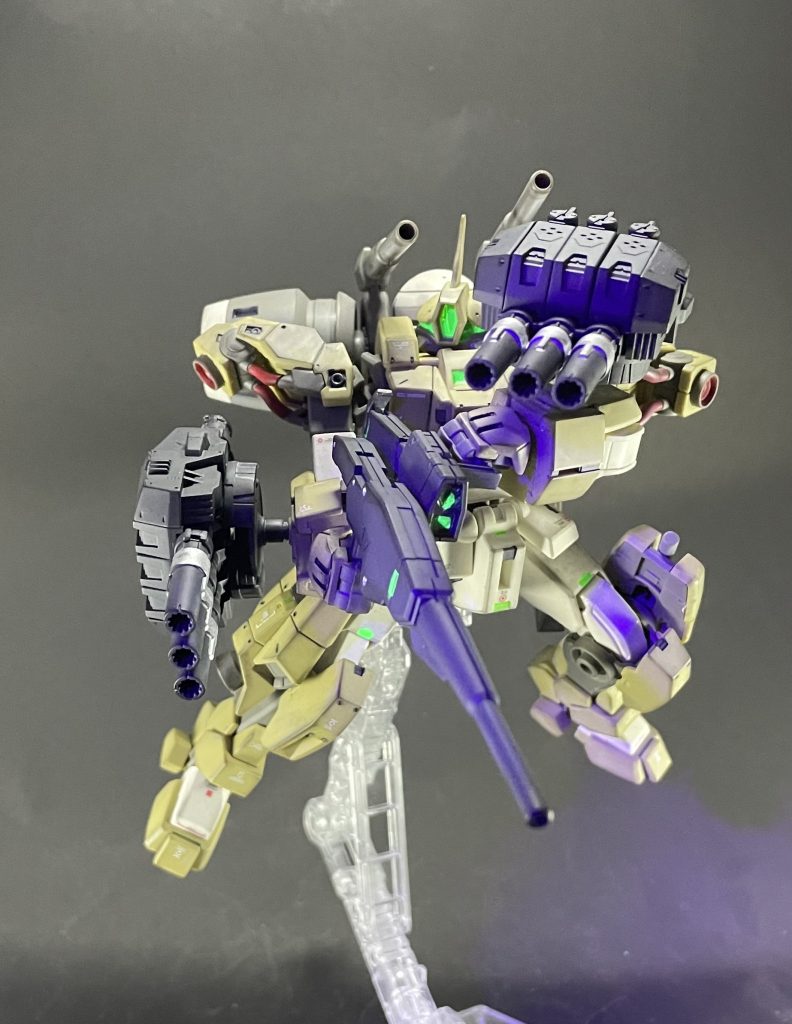 蛍光グリーンの部分はブラックライトで光るようにしました！