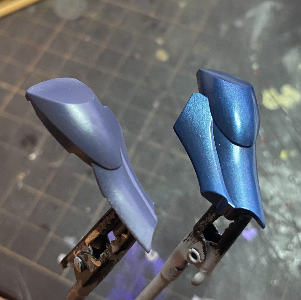 メタリックブルーを基本に調色。