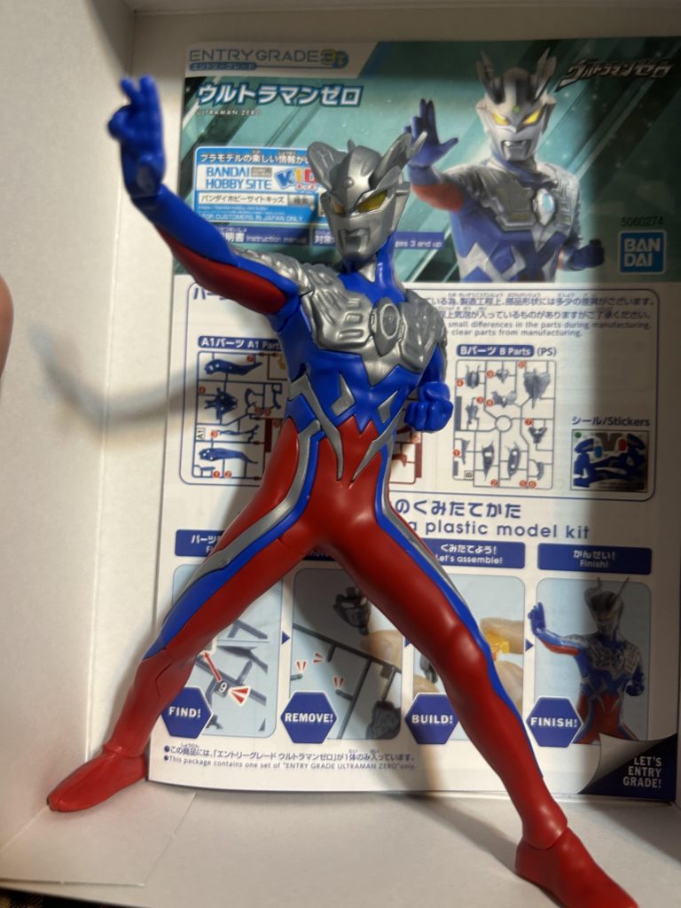 元キットはこちら。こんなかっこいい筋肉の陰影のある立体物が対象年齢3歳以上で安価で売られててバンダイやべー！って驚きました。バンダイ製品でガンダムのキャラ作るんでガンプラではありませんがご容赦を🙏