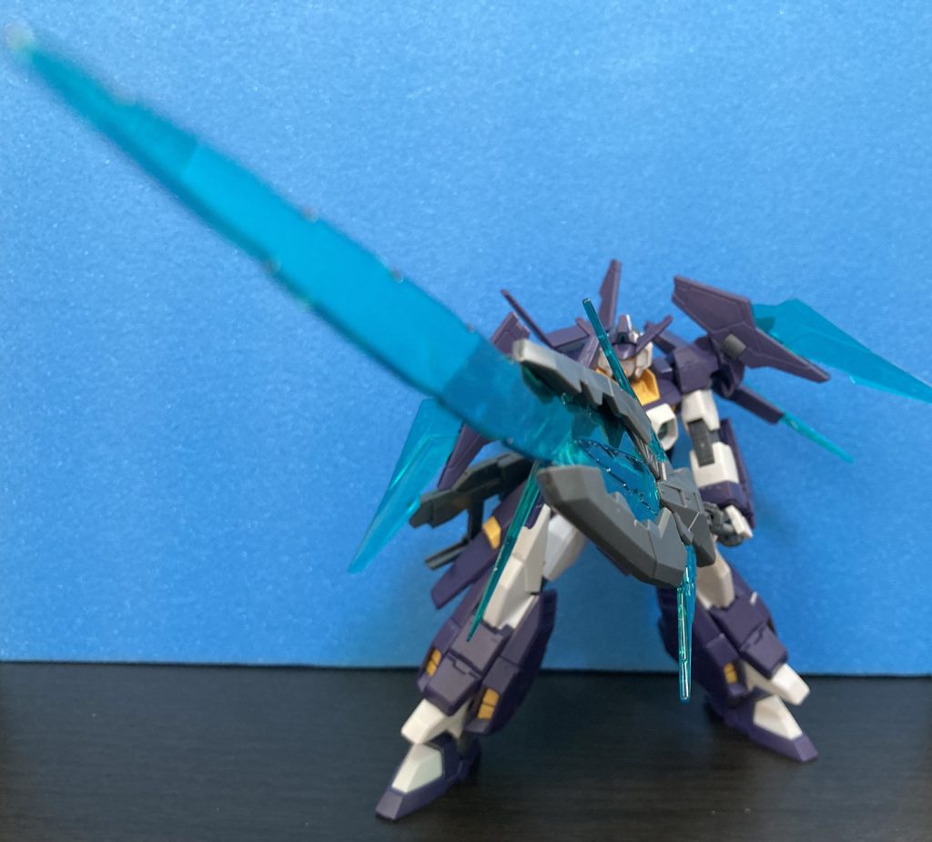 おっきな剣です。単純明快デカい剣はカッコいいです。ポーズはお馴染み(?)なサンライズ立ちで。