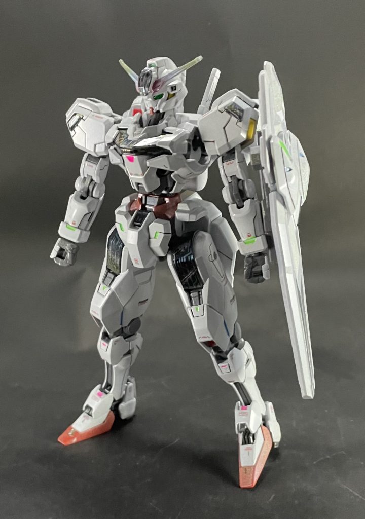 蛍光カラー4色使って部分塗装しています🤩