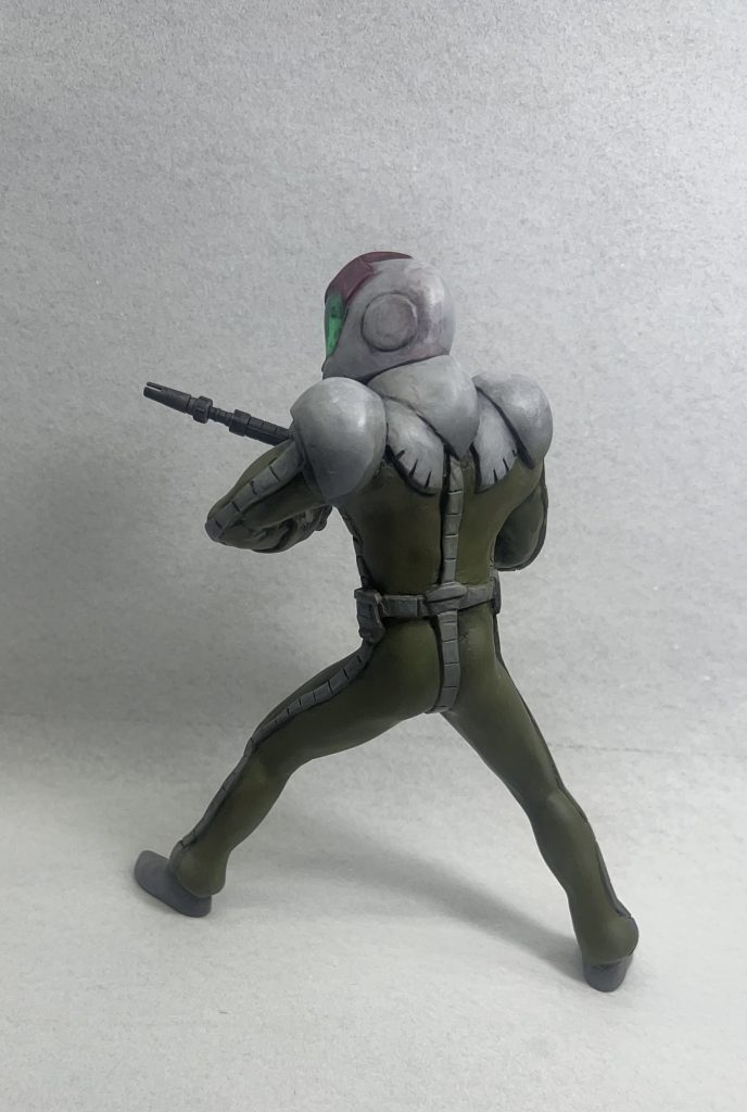 漢の背中。パテ盛ってて楽しかったところです。肩周りの迫力を出すのが難しかったのでアーマー化してみました。