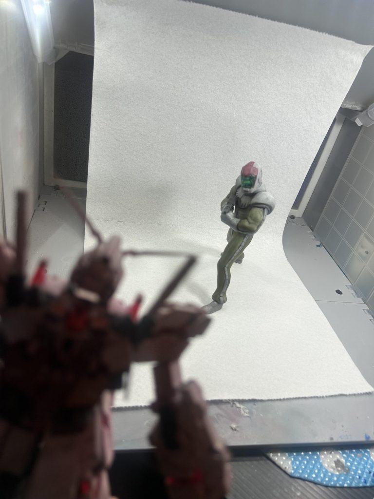 ユニコーン越し。『ミネバに近づくビストの子孫め！』