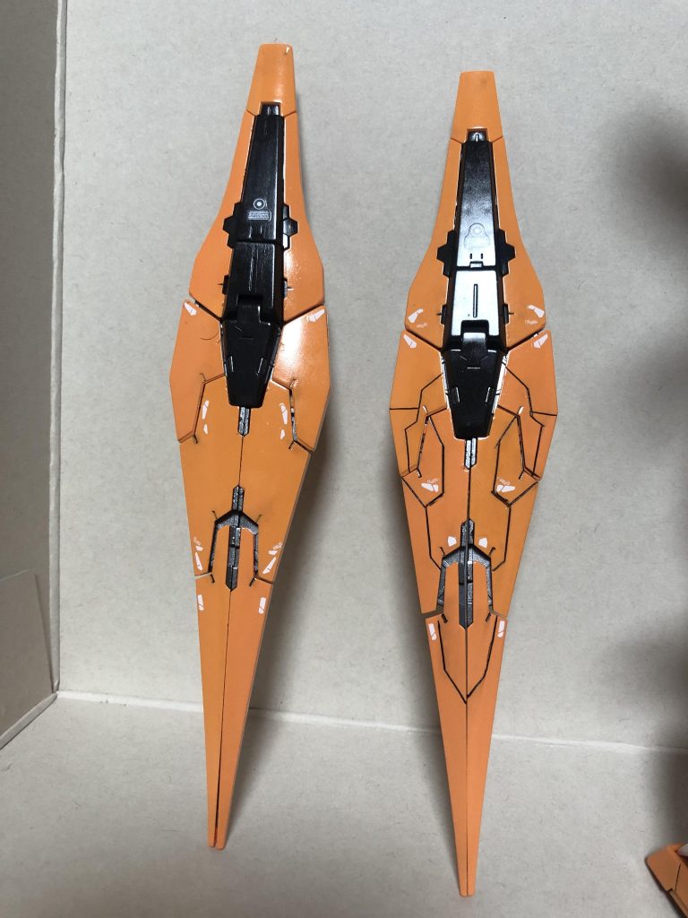 武装。左は無加工。