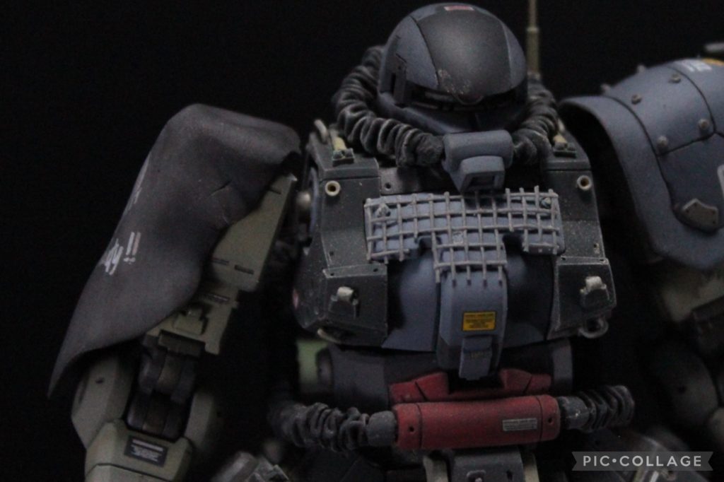 現地改修その5、動力パイプです。砂漠での戦闘を想定しているため、サンボル風の動力パイプを熱収縮チューブとアルミ線で作成しました。オフ会で仲良くなった方がtwitterでやり方を教えてくれたのでパk…参考にさせていただきました。ほんのりサンドカラーでウェザリングしてみたらめちゃくちゃ色気出てきてご満悦です。本当は関節部分も何かシーリング出来るといいなぁと思いましたがやり方がわからず断念。未来の自分に期待します。