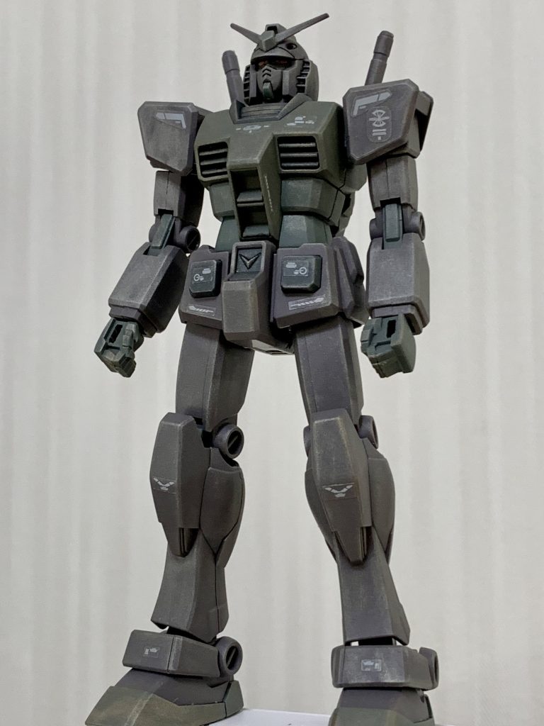 成形色は選べず、リサイクル元のランナーによって様々な色（ほぼダーク色）になる様ですが私が入手したものはグレーと緑だったので、量産型ゲルググっぽくて、普通にカッコいいと思いました。墨入れ、艶消しクリア、簡易ウェザリングを施してます。