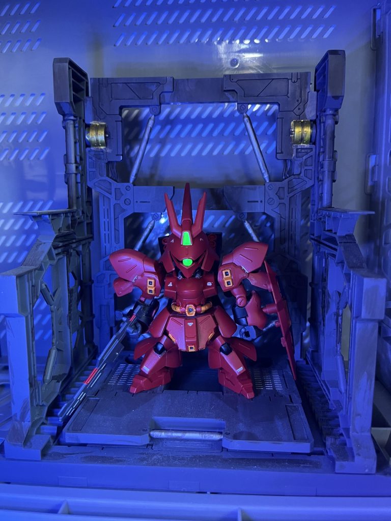 そして去年塗装したにも関わらずわモノアイと頭部センサー部分は、蛍光グリーンで塗装していたのでUVライトでビコーンする事ができました♪(๑ᴖ◡ᴖ๑)♪