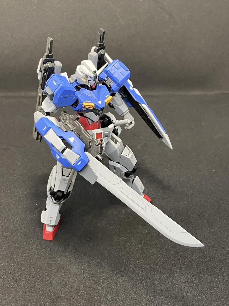 メインウェポンの大型ブレードです。ライフル部分はサンダーボルトのフルアーマーガンダム。他はプラ板のスクラッチです。形はシールドによせました。