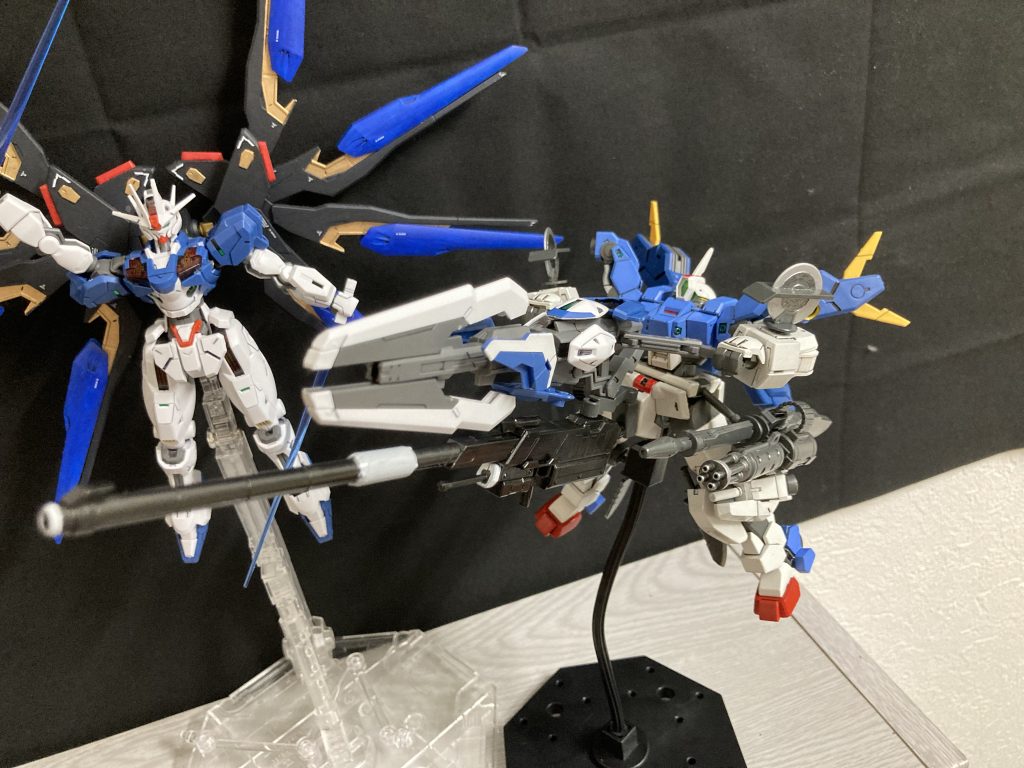 if…エアリアルのバックパックをつけたら…同系色でもあるのでかなり親和性高いです。尚、バックパックを奪われた本物の改修型にはストフリのドラグーン装備…ラスボス感